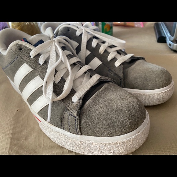 Adidas Neo Shoes - Picture 2 of 3